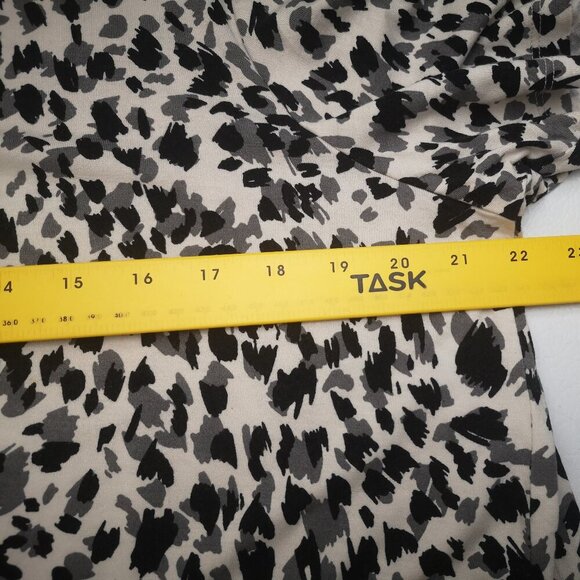 Additional Elle Modern Ladies Size 2X Black Grey & Cream Animal Print Top - Picture 7 of 9